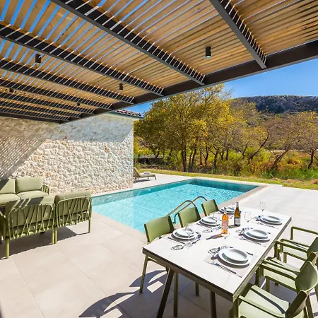 ヴィラ Selena カテリオス